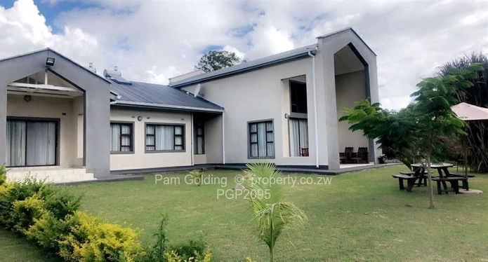 Stylish Living - 3 Bedroom Townhouse
