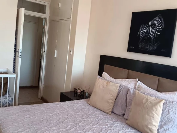 2 Bedroom Flat & Apartment