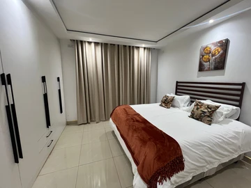 3 Bedroom Flat & Apartment