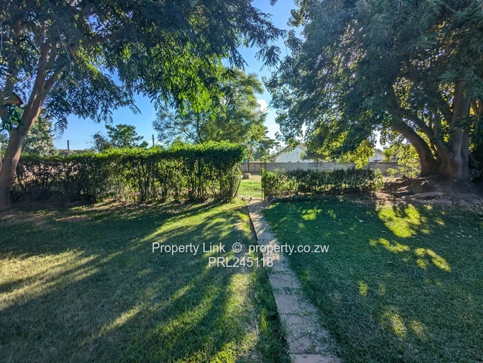 3 Bed 1.5 Bathroom House - Available 1 May