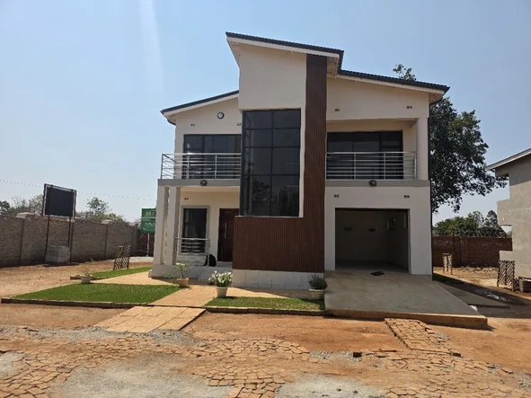 4 Bedroom Flat & Apartment