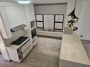 3 Bedroom Flat & Apartment