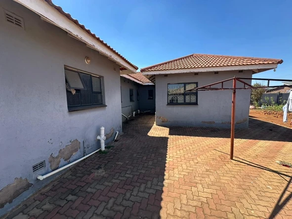 6 Bedroom House