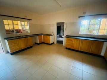 4 Bedroom Flat & Apartment