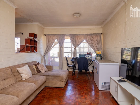 2 Bedroom Flat & Apartment