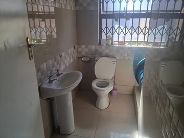 3 Bedroom Flat & Apartment