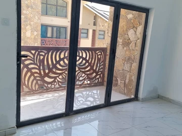 3 Bedroom Flat & Apartment