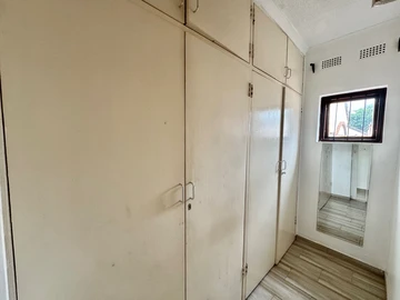 3 Bedroom Flat & Apartment