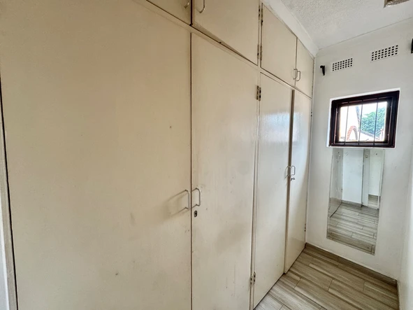 3 Bedroom Flat & Apartment