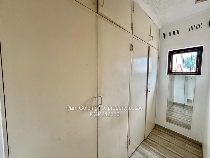 Charming  3 Bedroom Apartment - Newlands