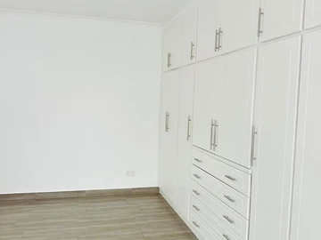 3 Bedroom Flat & Apartment