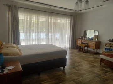 7 Bedroom House