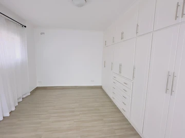 4 Bedroom Flat & Apartment