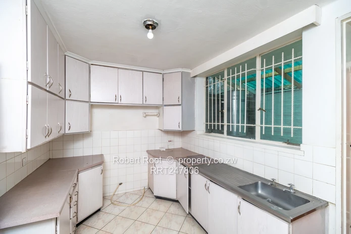 3 bed flat in Avenues