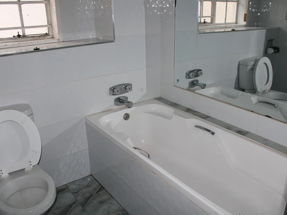 2 Bedroom Flat & Apartment