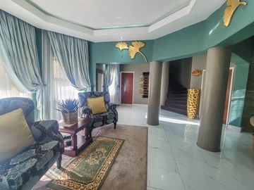 6 Bedroom House