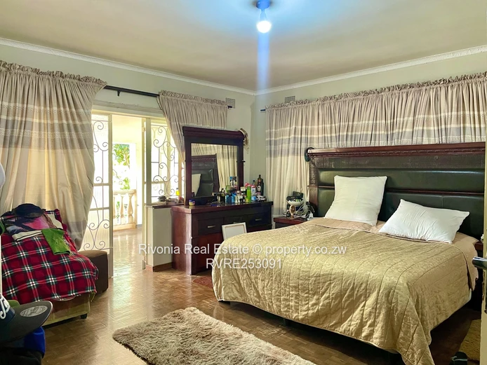 Gracious 5-Bed Colonial in Eastlea with Pool & Garden