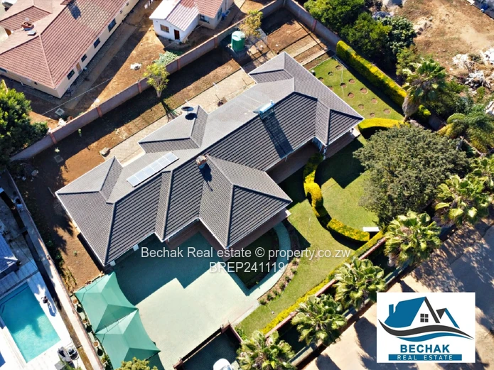 Spacious 4-Bed Selbourne Park Home - Manicured Garden & Borehole