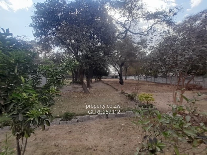 7100m² Waterfalls Stand — Bungalow, Mature Trees & Main Road Frontage