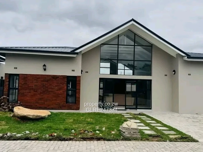 Spacious 3-Bed Apartment in Hatfield with Borehole