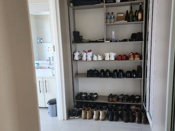 4 Bedroom Flat & Apartment