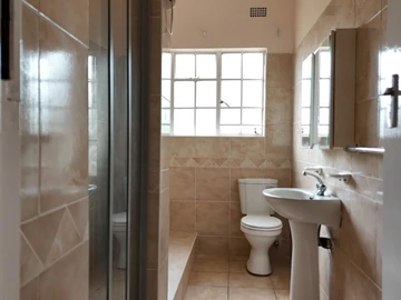 4 Bedroom Flat & Apartment