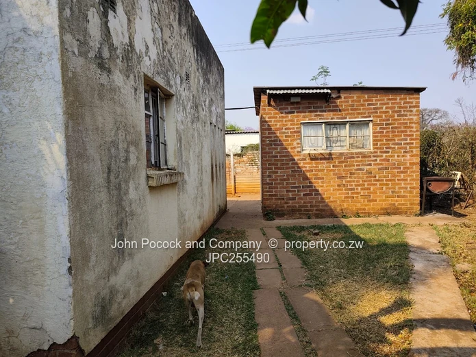 Malindela 5 Bedroom Home – Renovators Dream
