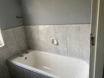 2 Bedroom Flat & Apartment