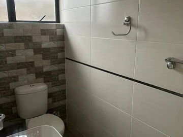 4 Bedroom Flat & Apartment