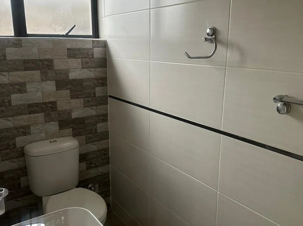 4 Bedroom Flat & Apartment
