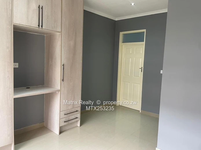 3 Bedroom Apartment to Rent in Greencroft