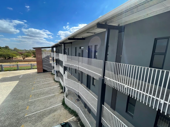 2 Bedroom Flat & Apartment
