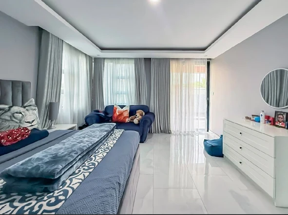 6 Bedroom House