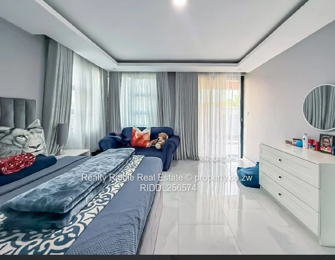 Stunning 6 bedrooms house in Mt Pleasant heights phase 1