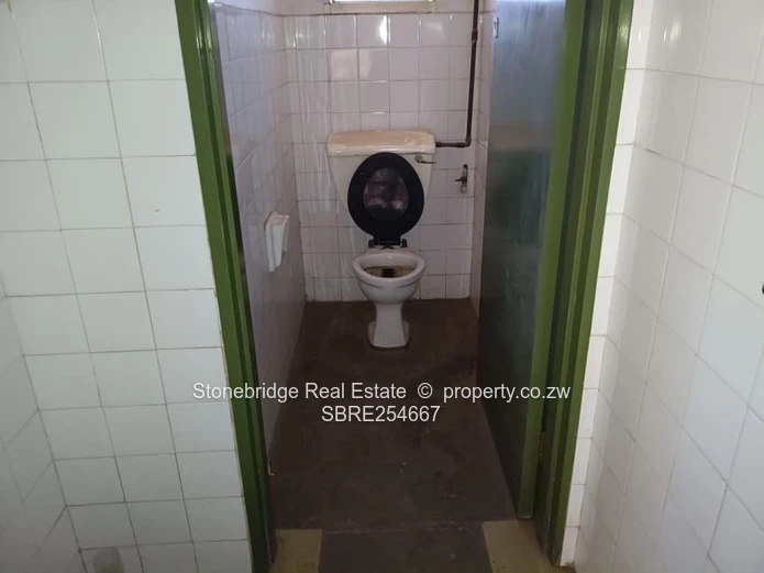 Commercial Property in Belmont To Rent