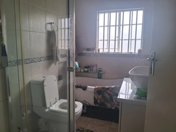 3 Bedroom Flat & Apartment