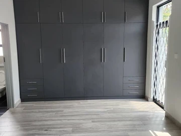 4 Bedroom Flat & Apartment