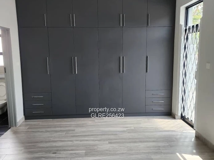 Modern 4BR Greendale Flat — Borehole, Designer Kitchen