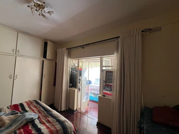 2 Bedroom Flat & Apartment