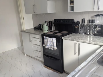 2 Bedroom Flat & Apartment