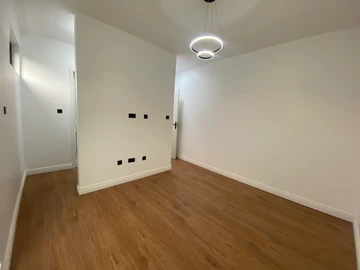4 Bedroom Flat & Apartment