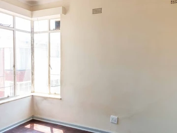 2 Bedroom Flat & Apartment