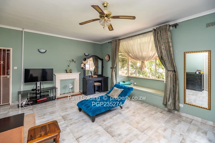 Spacious home walking distance to St Johns College  (Sole Mandate)