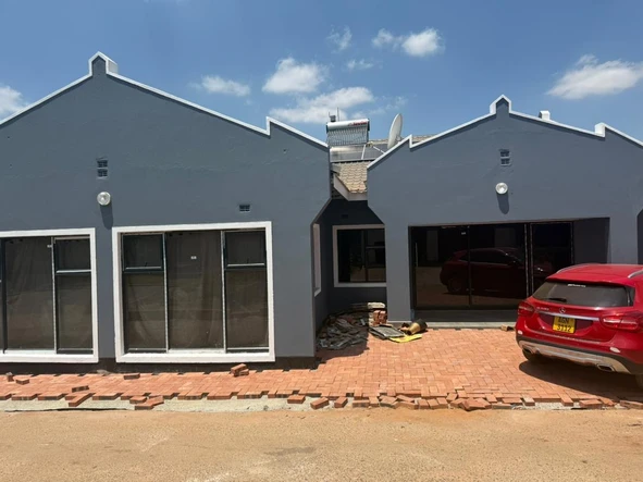 4 Bedroom Flat & Apartment