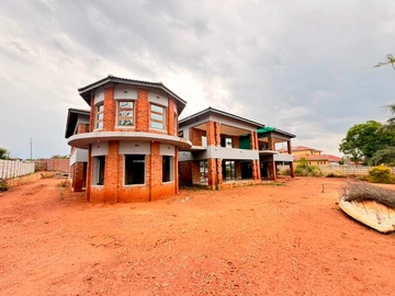 6 Bedroom House