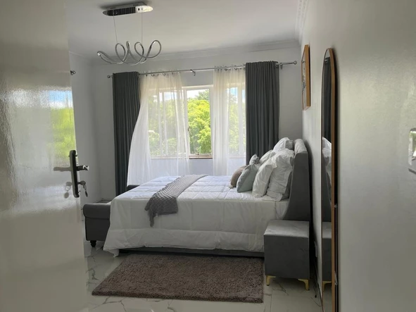 2 Bedroom Flat & Apartment