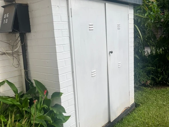 2 Bedroom Flat & Apartment