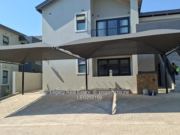 Stylish 3-Bed Garden Flat Greendale with Shade Carport & En-Suite