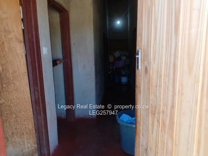 4-Bed Walled Home with Verandah & Garden — Manyame Park