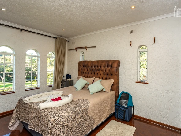 6 Bedroom House